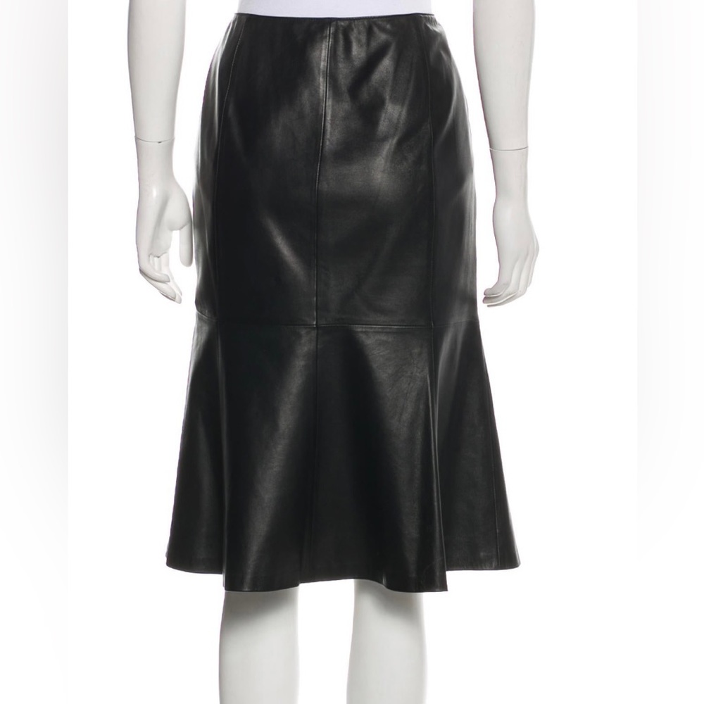 Lafayette 148
Leather Flared Skirt
Size: MI US 8